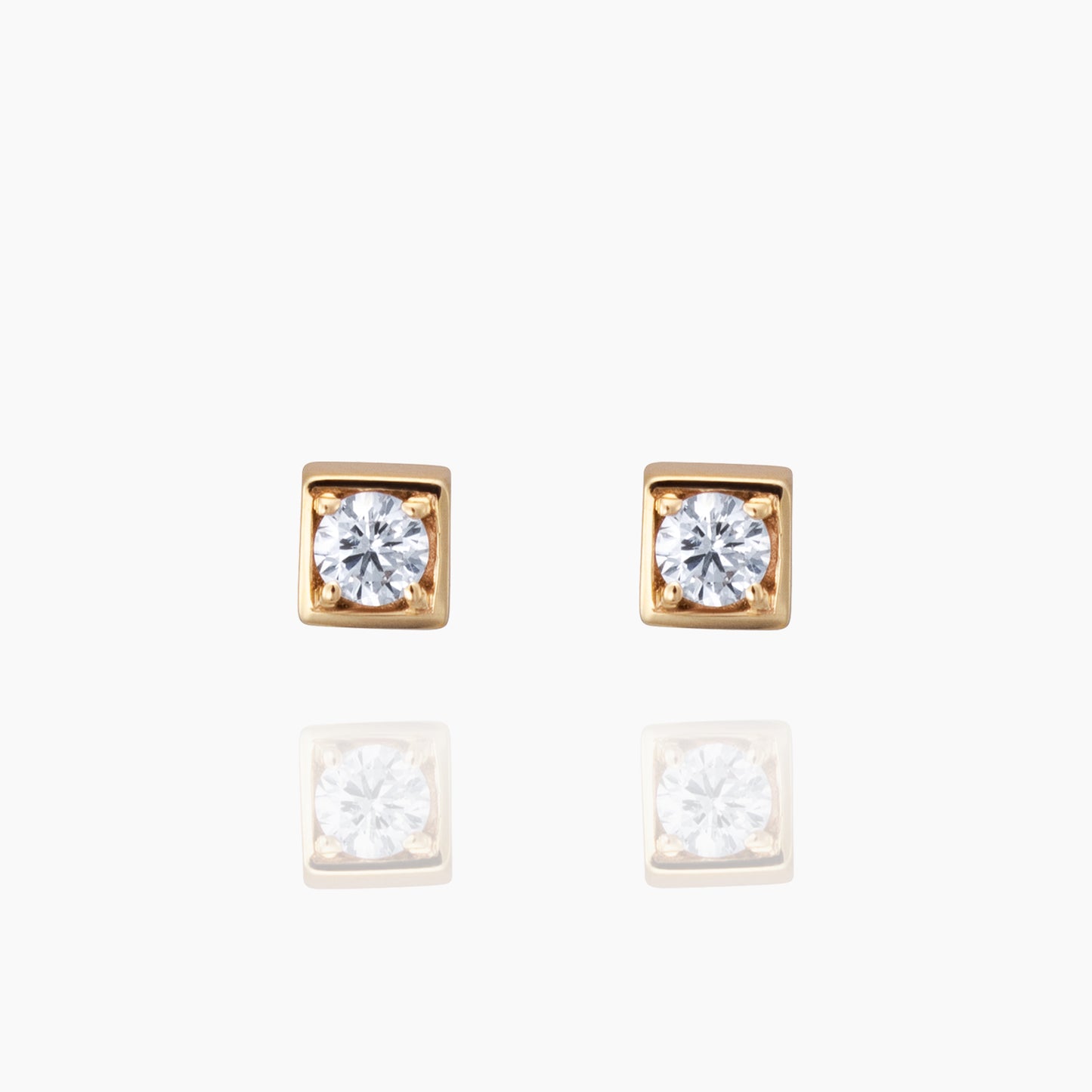 Aiden エイダン ピアス 宝石は天然ダイヤモンド 計0.04ct 素材はK10のイエローゴールド 商品番号MA15 正面