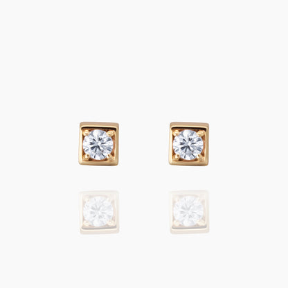 Aiden エイダン ピアス 宝石は天然ダイヤモンド 計0.04ct 素材はK10のホワイトゴールド 商品番号MA15 正面