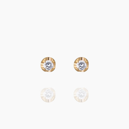 Silas サイラス ピアス 宝石は天然ダイヤモンド 計0.04ct 素材はK10のホワイトゴールド 商品番号MA36 正面